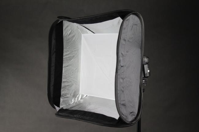 Easy softbox 50x50cm s voštinou a kruhovým otvorem