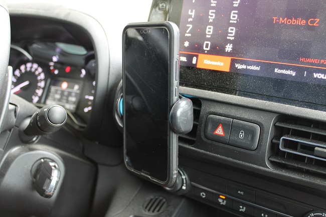 Držák na mobilní telefon univerzální, do ventilace červený