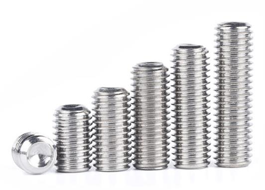 Šroub (červík) se závitem 3/8"-16 x 1/2 inch