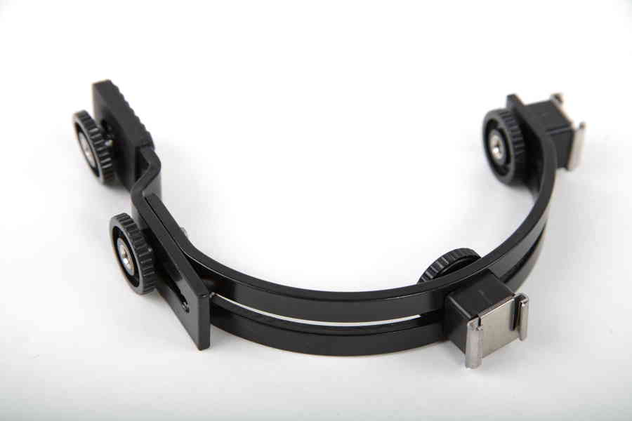 Držák systémového blesku tvar C