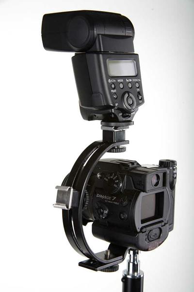 Držák systémového blesku tvar C