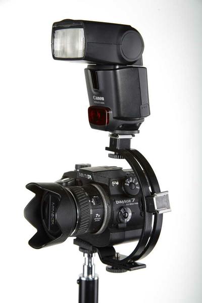 Držák systémového blesku tvar C