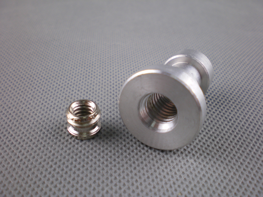 Stativový čep 5/8" se závity 1/4" a 3/8"