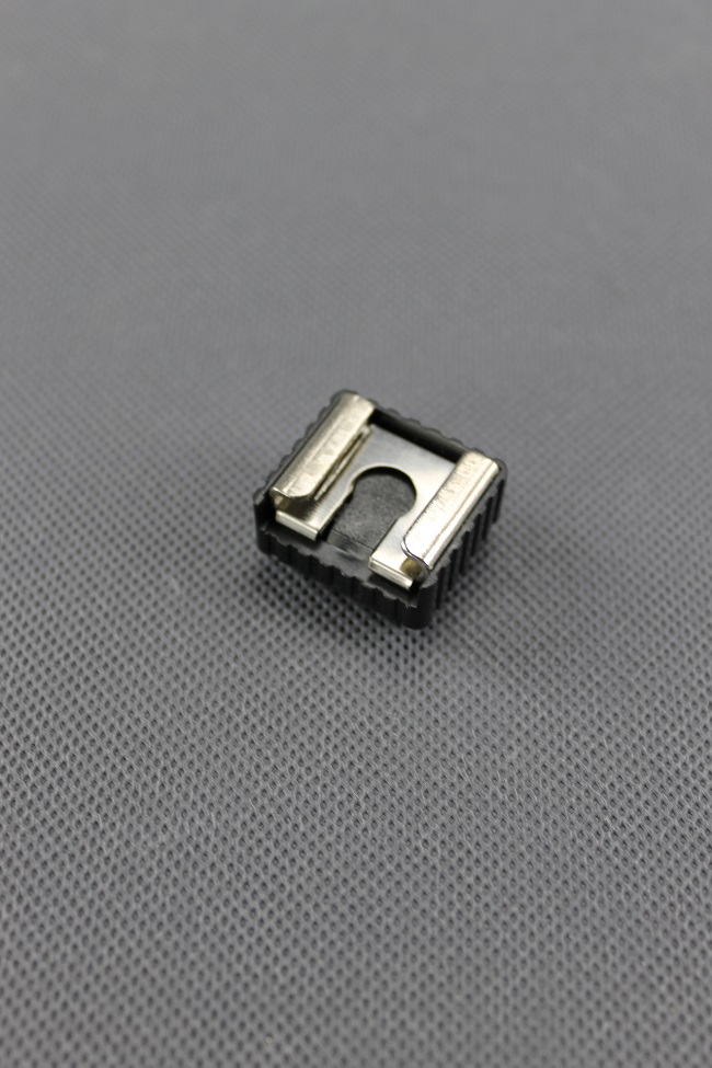 Sáňky, plastový mini držák pro blesk