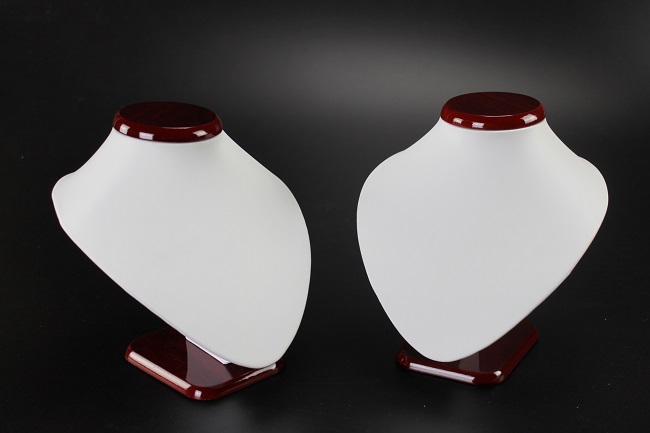 Stojánek, stojan, dekolt na šperky výška 18,5 cm bílá slonová