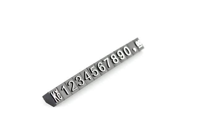 Plastové cenovky stříbrný prolis  6x9mm 1x řada Kč