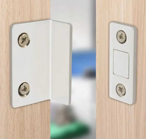 Magnetická západka dvířek, dveří. nábytku stříbrná