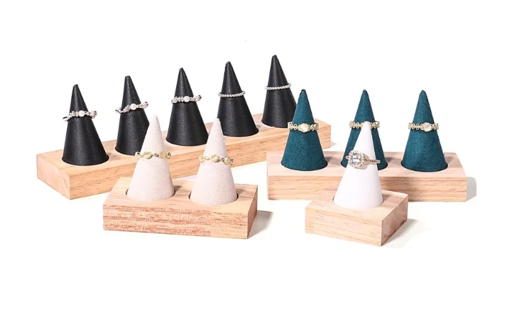 Stojánek, dekolt aranžovací sametový prst 1x bílý