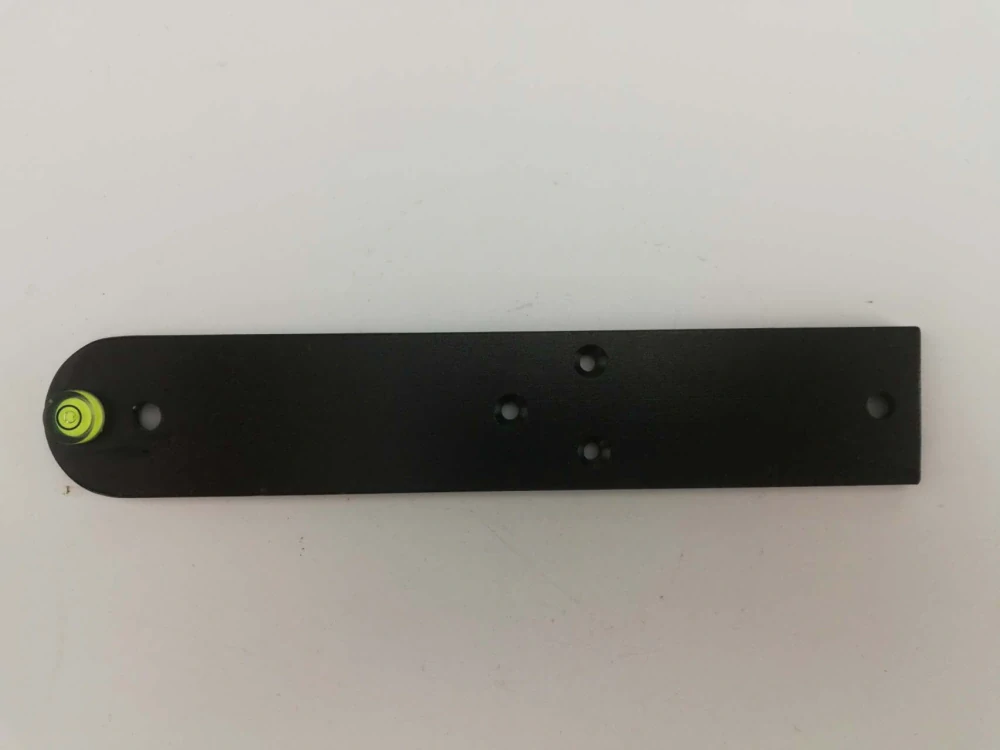 Hliníková montážní deska s vodováhou 164 mm
