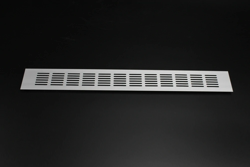 Hliníková větrací mřížka 300 x 60mm 1ks