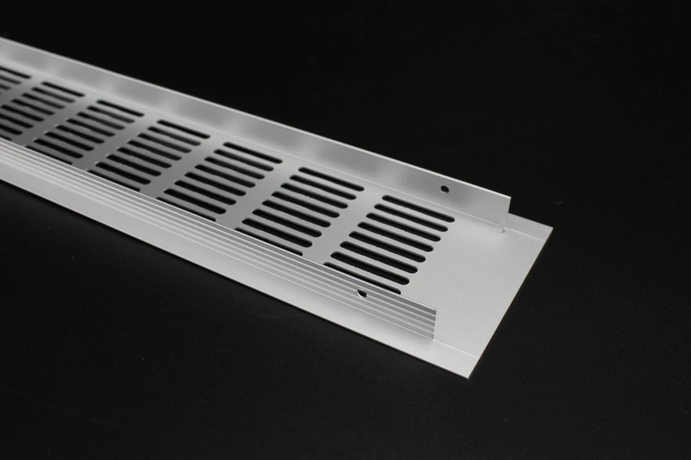 Hliníková větrací mřížka 400 x 80mm 1ks