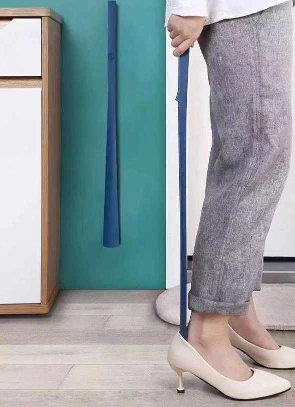 Dlouhá lžíce na boty 62cm magnetická tmavě modrá