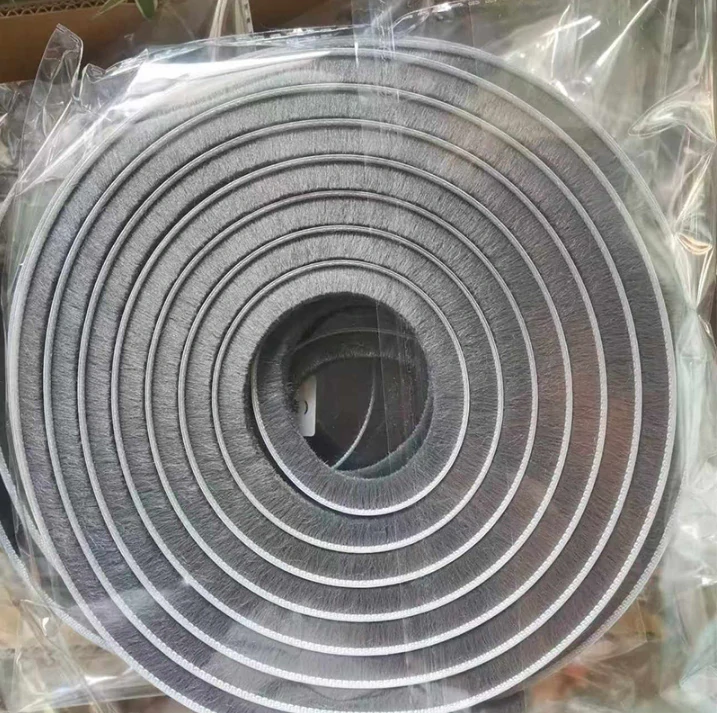 Kartáčové těsnění samolepící 5m x  7 x 12 mm šedé