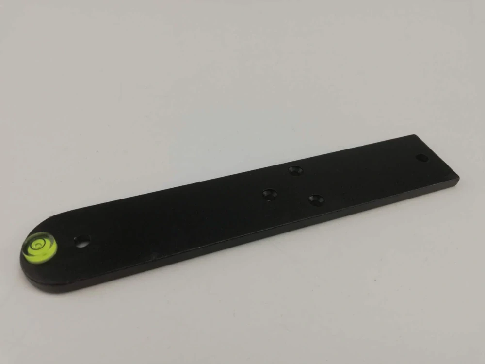 Hliníková montážní deska s vodováhou 164 mm