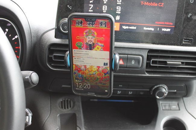 Držák na mobilní telefon univerzální, do ventilace černý