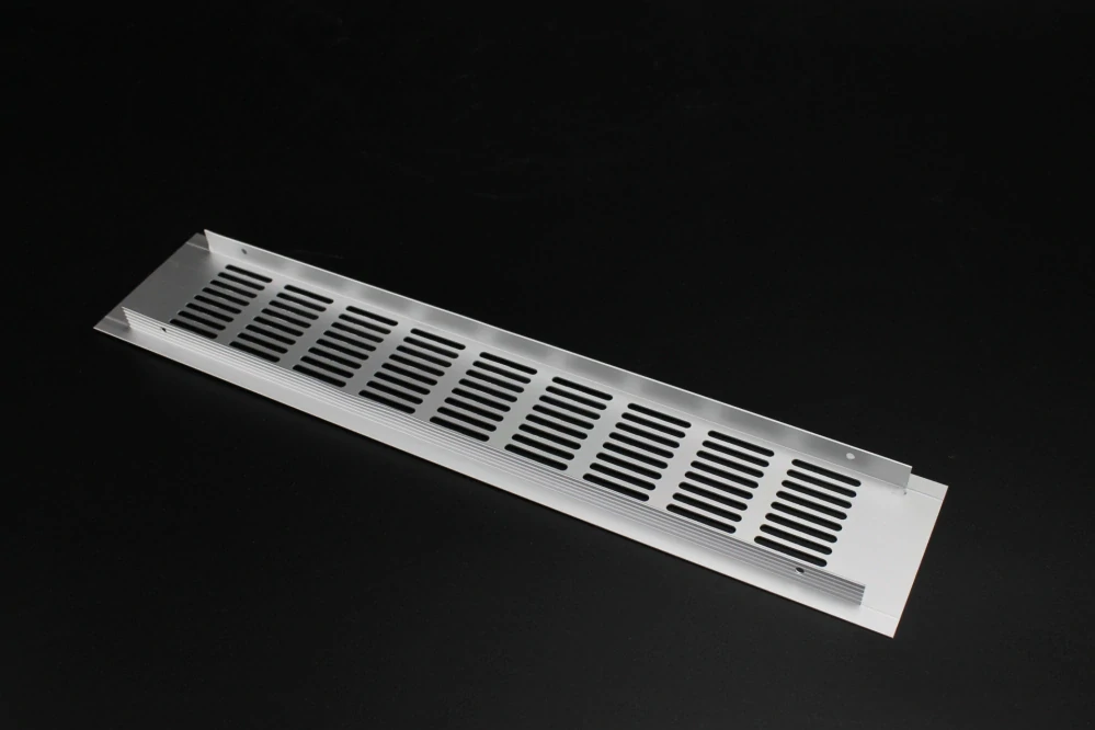 Hliníková větrací mřížka 400 x 80mm 1ks