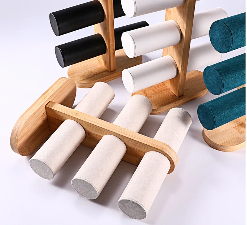 Stojánek, dekolt na náramky 3 řady bílý