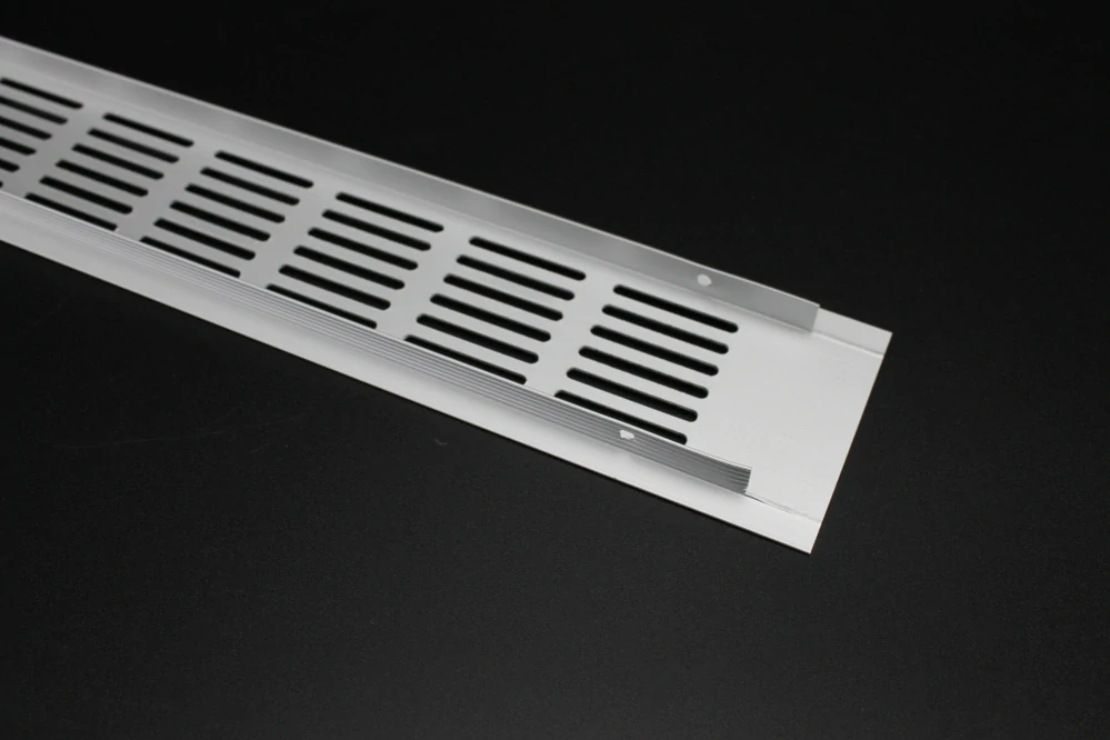 Hliníková větrací mřížka 300 x 60mm 1ks