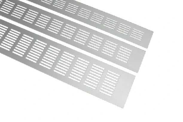 Hliníková větrací mřížka 400 x 80mm 1ks