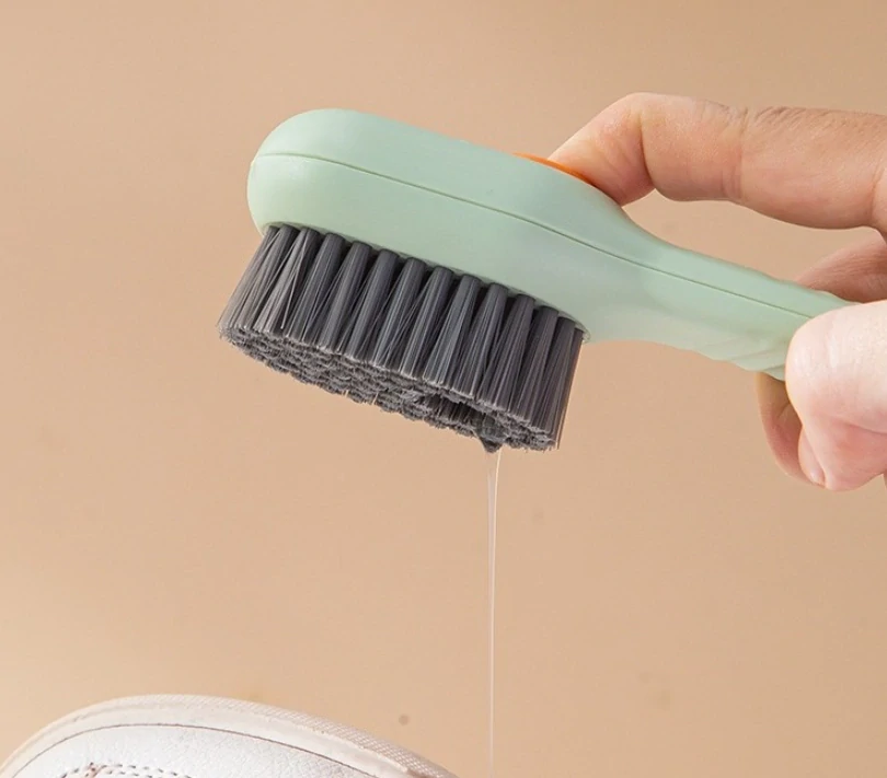 Kartáč na boty s dávkovačem – zelený