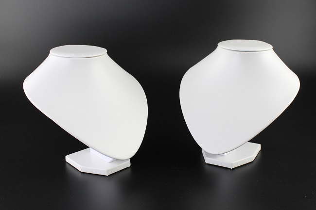 Dekolt na šperky výška 18cm bílý slonová kost
