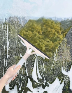 Stěrka s rozprašovačem - béžová